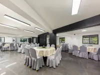 Guangmingren Wellness Hotel (Xiamen Gaoqi Airport SM Plaza) Hotels near Huli