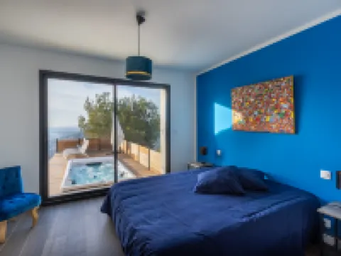 Villa overlooking the Golden Islands-Villa Hotels in Carqueiranne