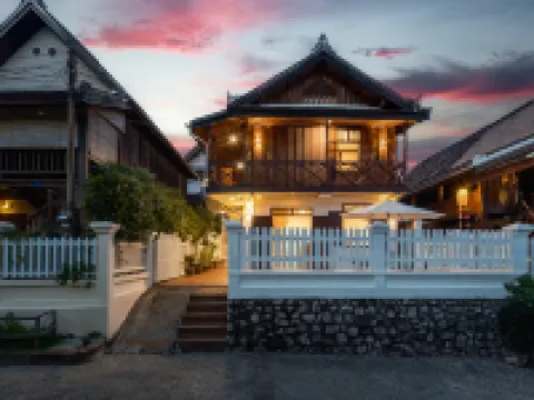 Xieng Thong Retreat Hotel (Luang Prabang Old Town - Central Sisavangvong Road Branch) Hotels near Sisavangvong Road