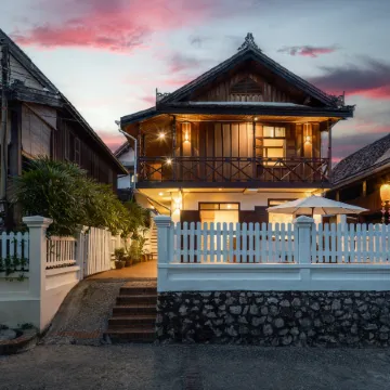Xieng Thong Retreat Hotel (Luang Prabang Old Town - Central Sisavangvong Road Branch) Отели рядом с достопримечательностью «Ват Сенсоухарам»