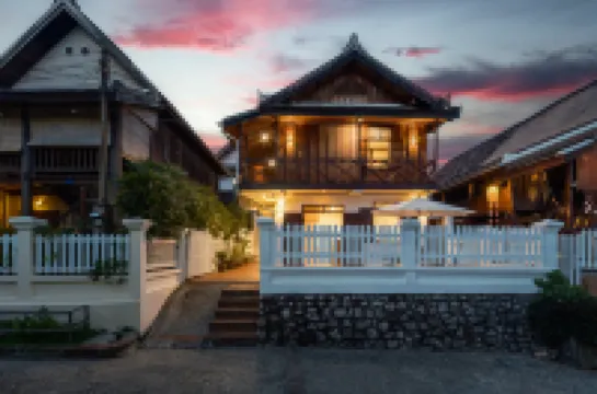 Xieng Thong Retreat Hotel (Luang Prabang Old Town - Central Sisavangvong Road Branch) Hotels near Luang Prabang Night Market