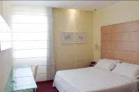 B&B HOTEL First Hotel in zona Buca del Lupo