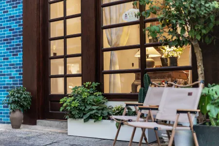 YIYU · A corner of the river scenery beautiful lodging