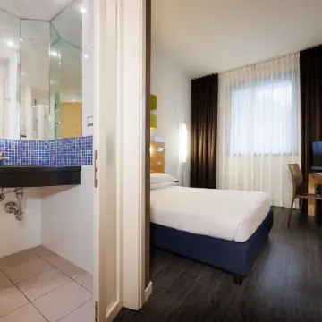 iH Hotels Milano Gioia Отели рядом с достопримечательностью «Станция метро Ca' Granda»