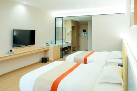 Elong ME Hotel (Yili Kuytun City Center Park) Отели рядом с достопримечательностью «KuiTunShi YinShi XiuXian YiTiao Jie»