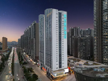 City Comfort Inn Hotel (Nanning Qingxiushan Dongmen Baoli Lingxiu Plaza) Отели рядом с достопримечательностью «Guangxi University of Foreign Languages»