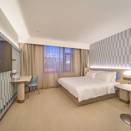 HanTing Hotel (Changbai Mountain Heaven Lake North - Tourist Transport Center, Baishan Street)