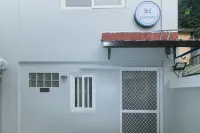 RedDoorz @ Qhouzz near PUP Hotels in Santa Mesa