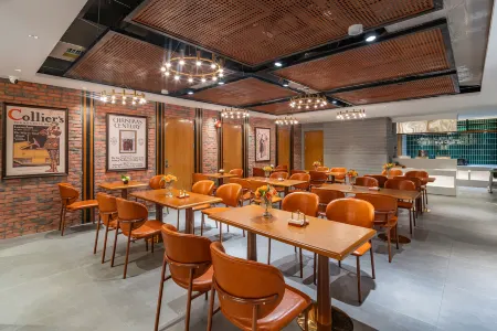 Zhefei Hotel (Tianjin Zhongbei Town Government Canal Culture Center Branch) Отели рядом с достопримечательностью «Zhonghuan Information College Tianjian University of Technology»