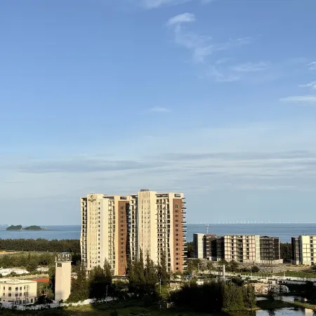 Jifeng Seaview Light Residence (Shili Silver Beach, Hailing Island, Yangjiang)