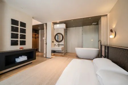 Floral Hotel·  Shi Yu Hotel Отели рядом с достопримечательностью «Biefeng Temple»