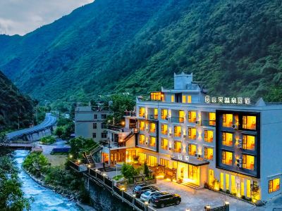 Li Xiangguo Wenquan Homestay (Li Xiaolu Bipenggou Scenic Area)