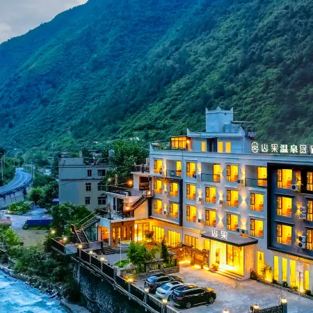 Li Xiangguo Wenquan Homestay (Li Xiaolu Bipenggou Scenic Area)