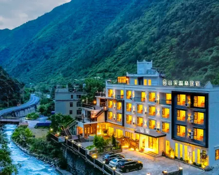 Li Xiangguo Wenquan Homestay (Li Xiaolu Bipenggou Scenic Area) Hotels in Li County