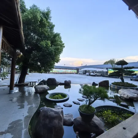 Moon Bay Courtyard-Style Hotel