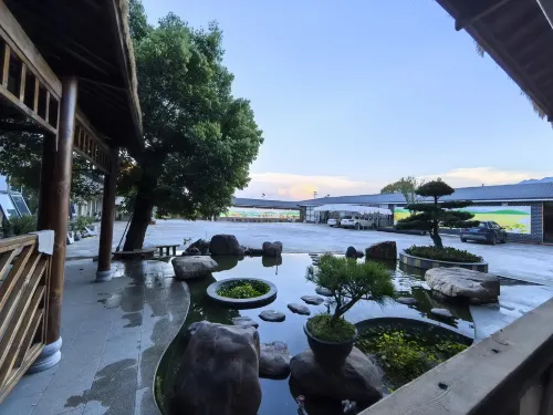 Moon Bay Courtyard-Style Hotel