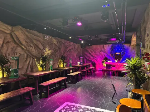 The Roar Bar - Elyhaven Venice 89 Fireworks & Sea View