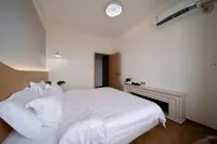 Bojue Designer Apartment (Zhanjiang Jinshawan Beach Haibin Avenue North) Hotels near Zhanjiang Railway Station