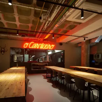 Zero Box Lodge Porto Отели рядом с достопримечательностью «Театр Колизей-Порту»