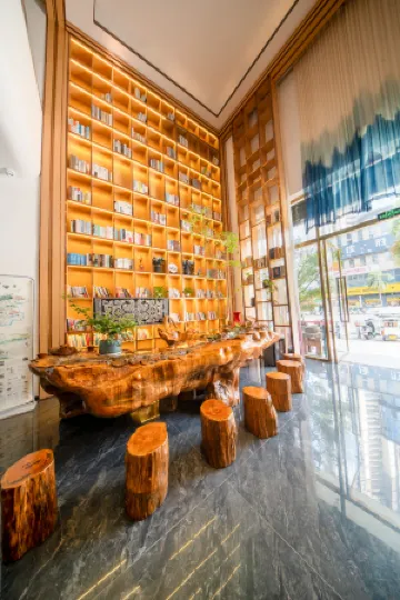 Buluotuo Buyi Cultural Theme Hotel