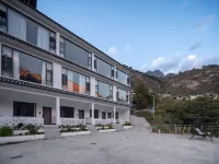 Upper trekking route·Cloud  Way·Snowy mountain view homestay - ที่มีที่จอดรถ
