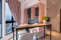 Paxtonz Premium Suites - Pools
