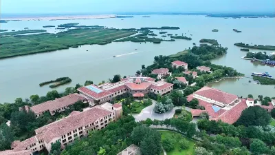 Shahu Resort Hotel Các khách sạn gần Ten Thousand Mu of Lotus Garden