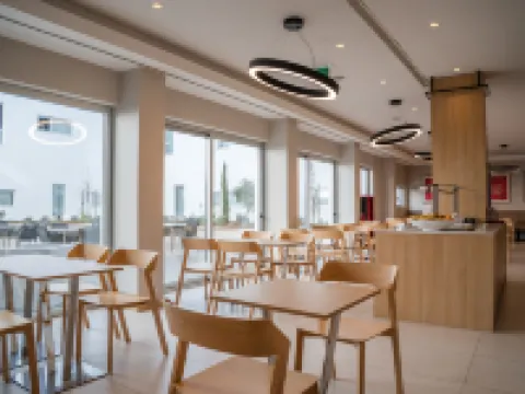 Moov Hotel Évora โรงแรมในแอวูรา