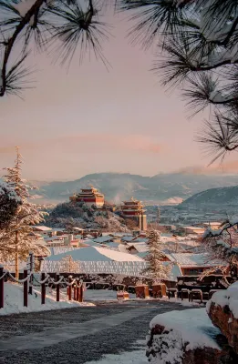 S | Jinyuan Private Soup · Rich Oxygen Smart Hotel (Shangri La Dukezong Ancient City Branch) โรงแรมใน