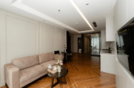 TQ Luxury Hotel & Apartment Các khách sạn gần Vườn hoa 193 Văn Cao