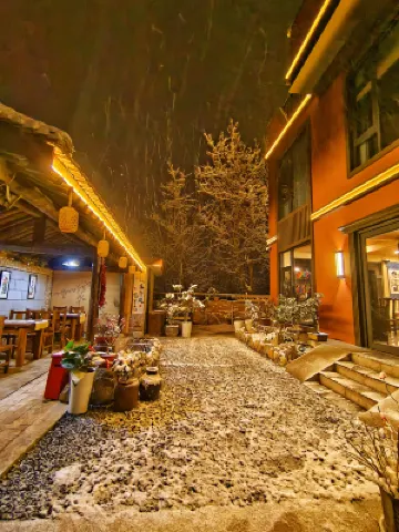 漫時光茶宿 雙龍戲珠紋太平缸附近的飯店