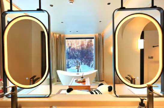 Xuehanxi Store in Xuexiang (Xuexiang Scenic Area Store) Hotels near China's Snow Town