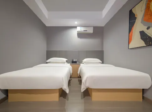 Baihao E-sports Hotel (Zhangjiajie Hourong Food Street)