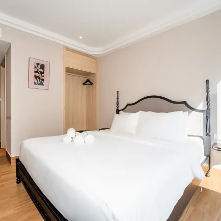 Grand Bay Hotel Отели рядом с достопримечательностью «Van beach»