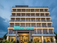 Townhouse Hillview Suites Pattaya Formerly Chatkaew Suites Hotels near Pattaya Elephant Village