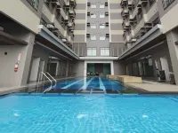Home Me Suites at Aurora Escalades Near LRT-2 Cubao - Pool