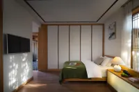 Yue·Seventeen | Panoramic Lijiang Old Town View · Golden Mountain Sunrise · Garden Coffee Guesthouse