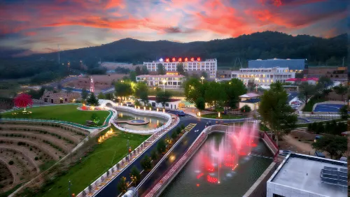 Linzhou Hongyuexing Grand Hotel