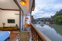 Manshan Su · Jiangjing Homestay (Fenghuang Ancient Town Branch)