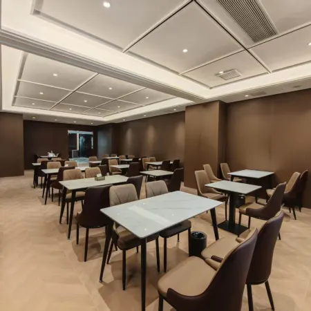 Urban Garden Hotel (Yining Shanghai City Railway Station)