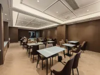 Urban Garden Hotel (Yining Shanghai City Railway Station)