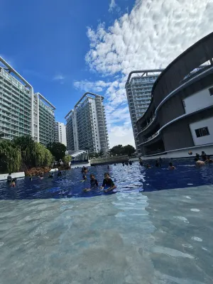 Azure Urban Resort Residences | 1BR with Balcony | Free Pool Access & Wi-Fi - ติดทะเล