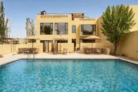 Dunjiang Jianmo Resort Homestay (Mingsha Mountain & Crescent Spring Branch) - ที่มีสระว่ายน้ำ