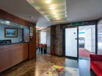 Hotel Jago Hotels near Singil Station