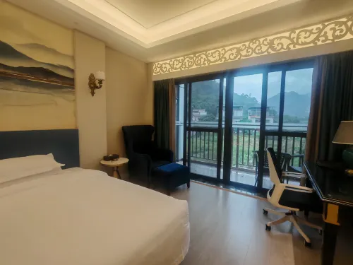 Zhenshan Hotel Resort (Zhaoqing Sihui Zhenshan Tourism Resort Area) - Mountain view
