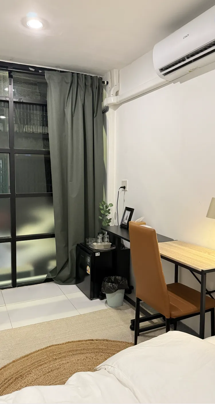 ห้องเตียงใหญ่ พร้อมห้องน้ำรวม