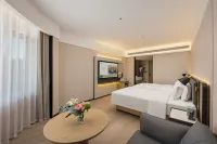 Yanjiao Town Emergency Management University Madison Hotel - Balkon