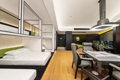X·Land Unknown Land E-Sports Hotel (CBD Shopping Center Jiefang Pedestrian Street) - parcheggio