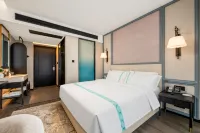 Xana Hotelle (Beihai Yintan Branch) - Rooftop Pools