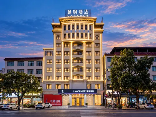 Lavande Hotel Jingdezhen Leping Municipal Government East Lake Park Branch - parking